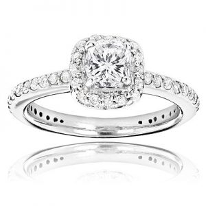 Features of the Best Engagement Rings, Shop Near Chicago